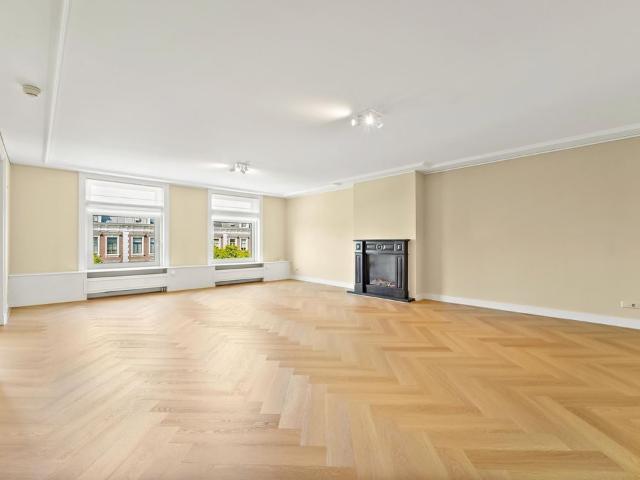 2 bedrooms Ground floor and upstairs apartment Surface Area: 170m2