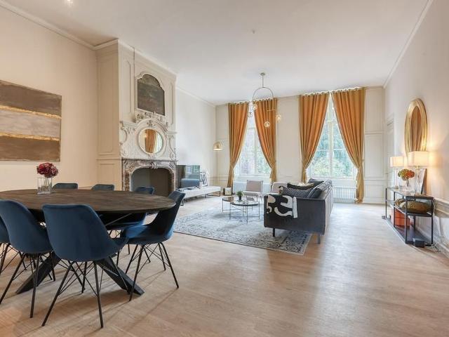 2 bedrooms Ground floor and upstairs apartment Surface Area: 200m2
