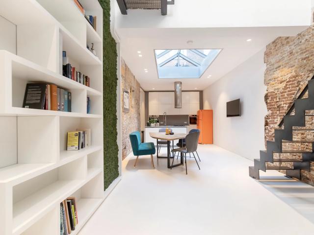 2 bedrooms Huurwoning Surface Area: 135m2