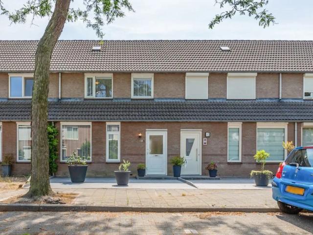 2 bedrooms Huurwoning Surface Area: 97m2