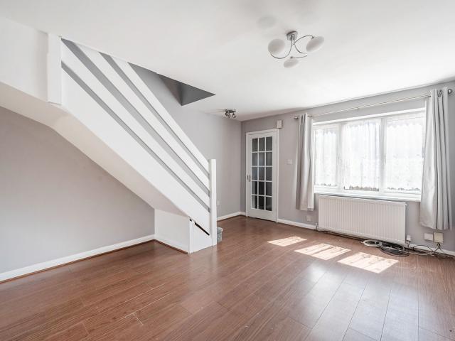 2 Bedrooms House end of terrace for Rent in Hornbeam Close | Foxtons