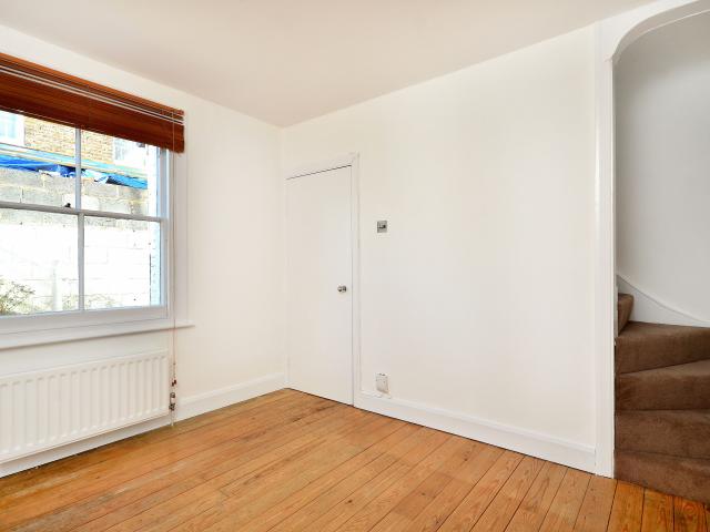 2 Bedrooms House end of terrace for Rent in Leythe Road | Foxtons