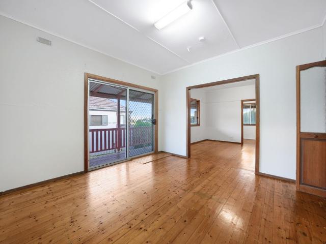 2 Bedrooms House in Port Kembla