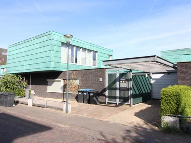 2 bedrooms House Surface Area: 140m2 Unfurnished