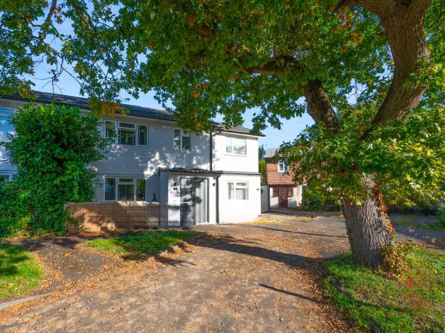 2 Bedrooms House semi detached for Rent in KT15 | Foxtons