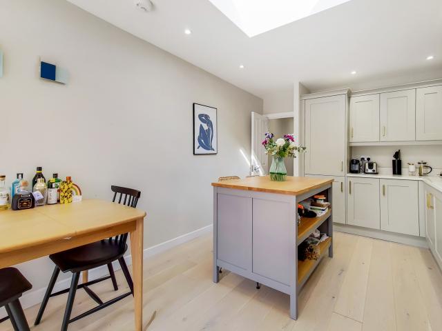 2 Bedrooms House terraced for Rent in Kirkwood Road | Foxtons