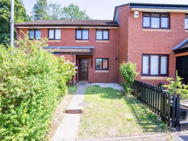 2 Bedrooms House Terraced To Let