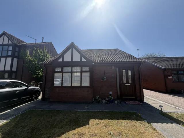 2 bedrooms house to rent