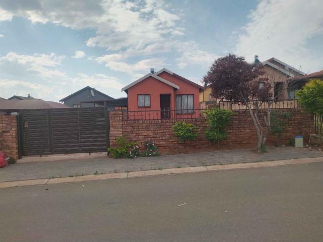 2 bedrooms house to rent in Soshanguve VV