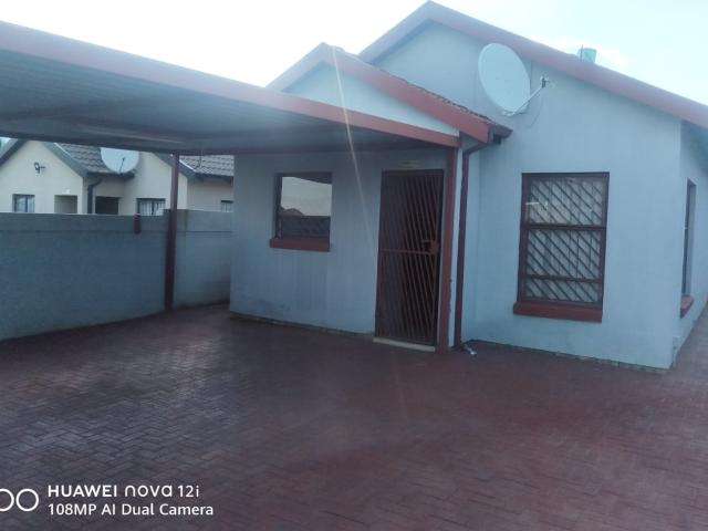 2 bedrooms house to rent in Soshanguve VV