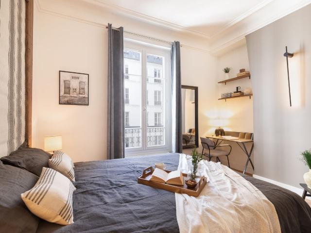 2 bedrooms in Trocadéro, Paris Amsterdam Apartments for Rent