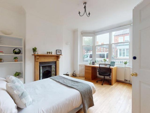 2 Bedrooms Left Student House Move in Now!