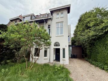 2 bedrooms Surface Area: 130m2