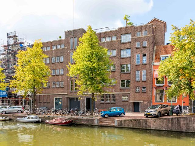 2 bedrooms Surface Area: 185m2