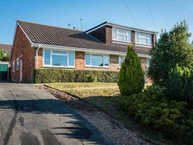 2 Bedrooms Semi detached bungalow for sale in Beeches Close, Uckfield TN22