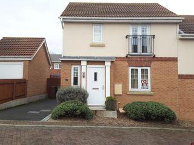 2 Bedrooms Semi detached house for rent in Brotherton Court, Knottingley, West Yorkshire WF11