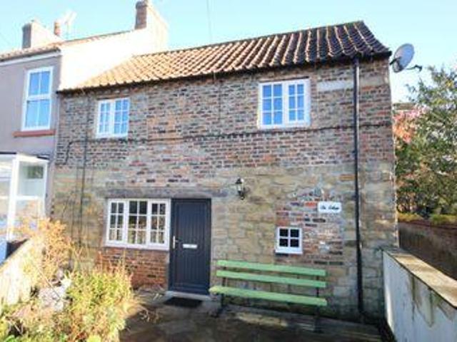 2 Bedrooms Semi detached house for rent in Deans Square, Topcliffe, Thirsk YO7