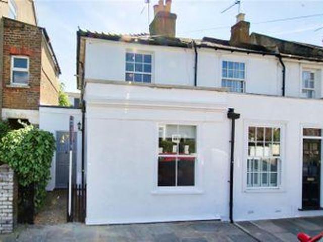 2 Bedrooms Semi detached house for rent in Queens Road, Teddington, Middlesex TW11
