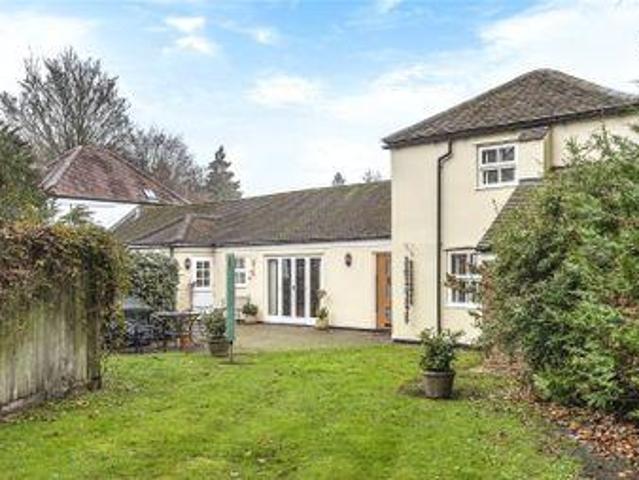 2 Bedrooms Semi detached house for sale in Yeomans Keep, Chorleywood, Rickmansworth, Hertfordshire WD3
