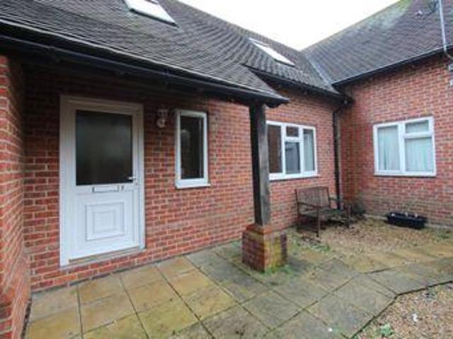 2 Bedrooms Terraced house for rent in Station Road, Petersfield GU32
