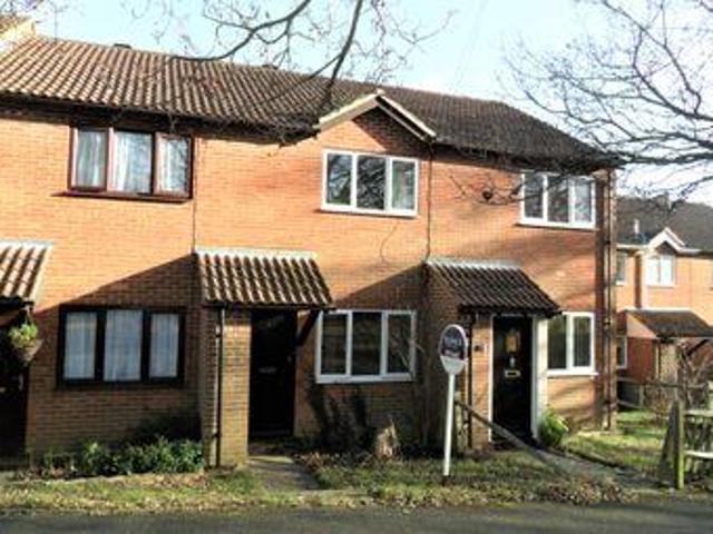 2 Bedrooms Terraced house for sale in Amber Close, Bordon GU35