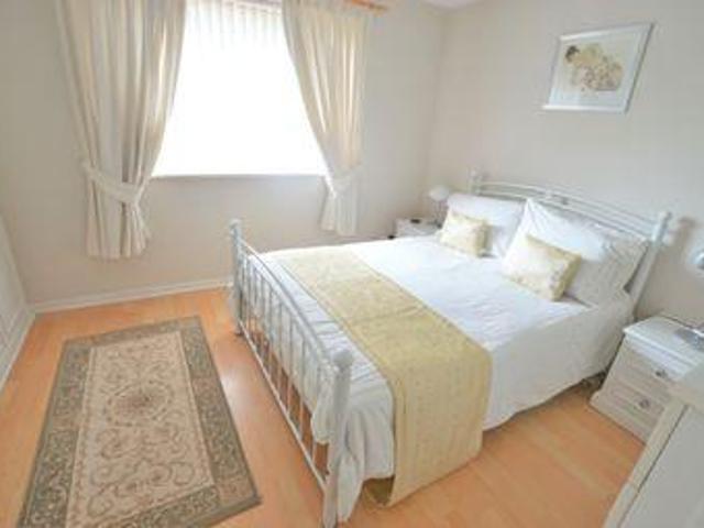 2 Bedrooms Terraced house for sale in Braemar Gardens, Slough, Berkshire SL1