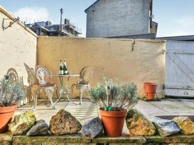 2 Bedrooms Terraced house for sale in Parkinson Street, Foulridge, Lancashire. BB8