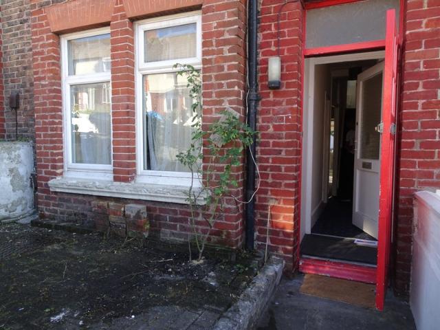 2 Bedrooms to let Live in Landlord