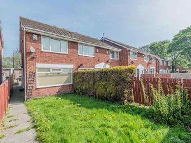 2 Bedrooms Town house for sale in Warrels Court, Bramley, Leeds LS13