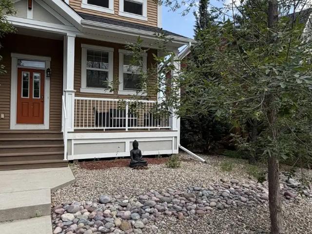 2 Bedroom Townhouse | Family Room Basement + Fenced Backyard