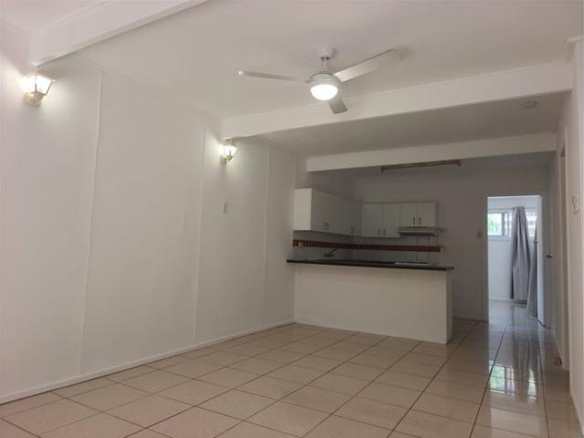 2 Bedrooms Unit in Surfers Paradise