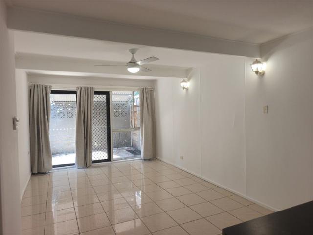 2 Bedrooms Unit in Surfers Paradise