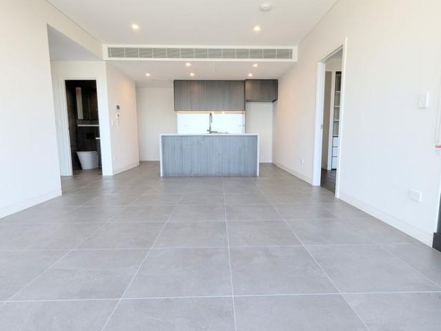 2 Bedrooms with Study Area, Excellent View to Harbour Bridge and Sydney Olympic Stadium