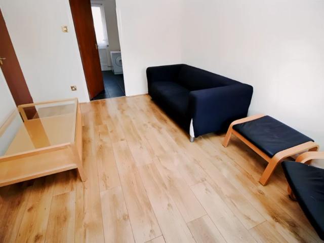 2 bedrooms 1 bathroom