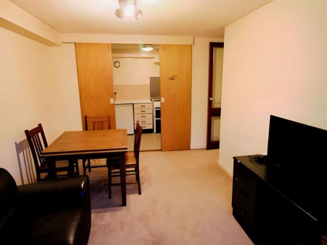 2 bedrooms 1 bathroom