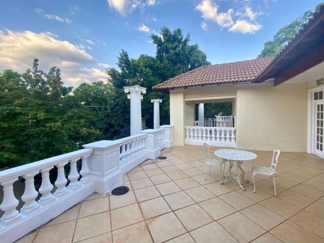 2 Bedrooms | 1 Bathroom | Kitchenette / Dining Room | Lounge