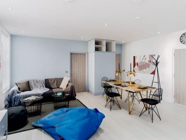 2 Bedrooms 2 Bathroom