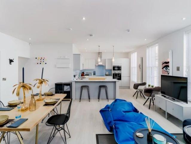 2 Bedrooms 2 Bathroom