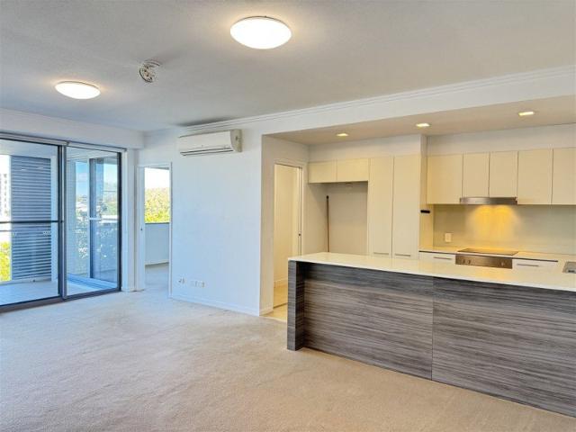 | 2 bedrooms | 2 bathrooms | 2 car parks