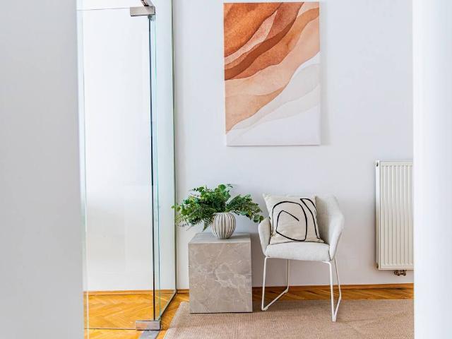 2 Bedrooms | 5 Min to Metro | 7 Min to Belvedere, Vienna Amsterdam Apartments for Rent