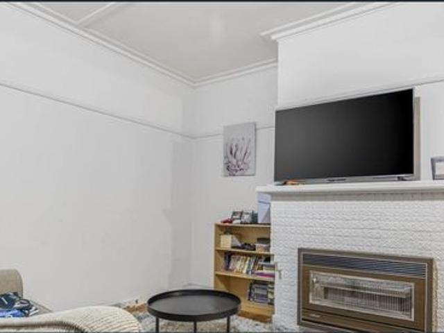 2 BEDROM HOUSE IN LARGE BLOCK