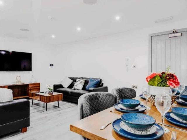 2 Beds 3 Baths