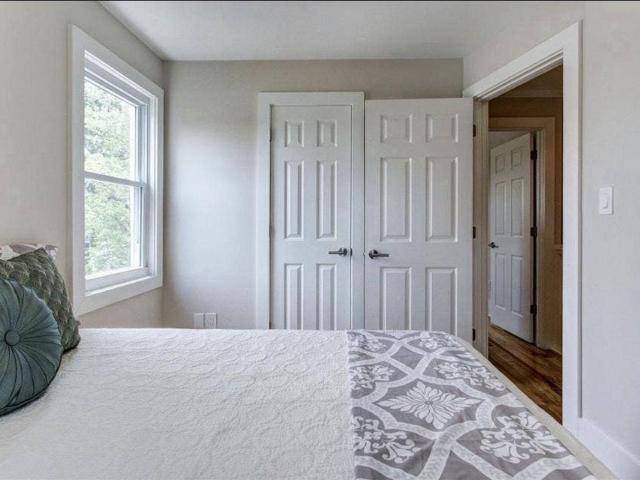 2 beds 1.5 bath available for rent