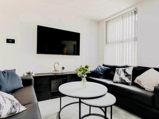 2 Beds 1 Baths