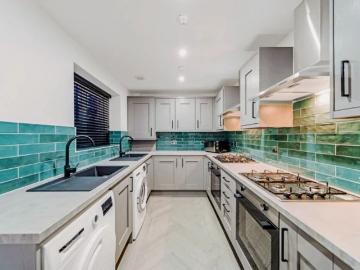 2 Beds 6 Baths