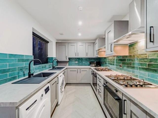 2 Beds 6 Baths