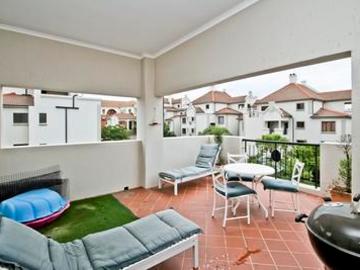 2 beds and 2 baths north facing ligh.
