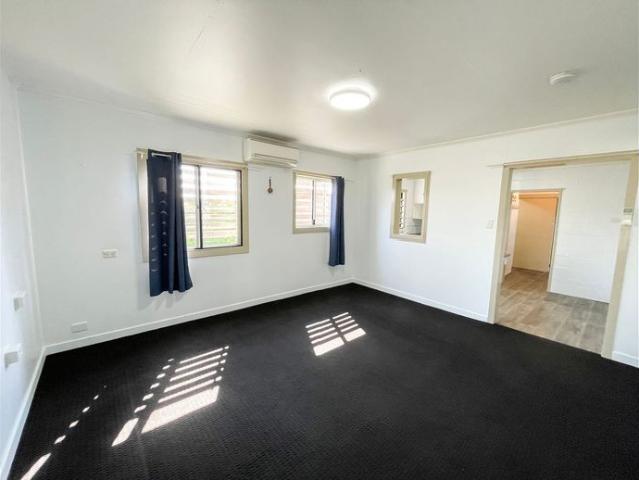 2 BEDS + STUDY, WATER VIEWS, QUIET LOCATION
