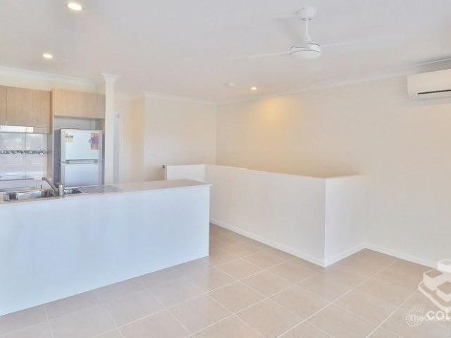 2 BEDS TOWNHOUSE IN SPRINGFIELD LAKES PRIME LOCATION!