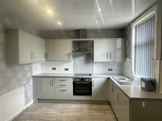 2 beds Terraced £900 pcm To Let Whalley Road, Cutgate, Rochdale